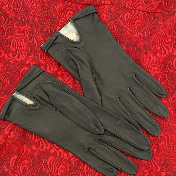 Leather gloves. - Picture 2 of 3